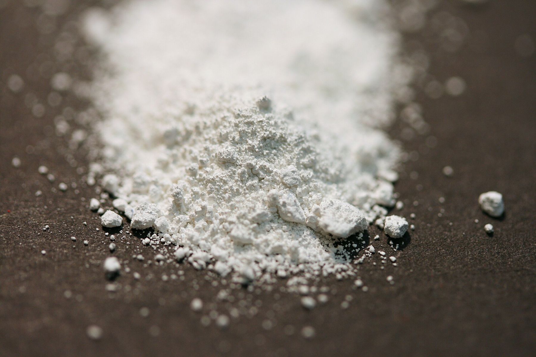 Titanium dioxide white pigment powder